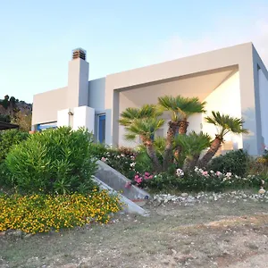 Villa Tramonto, Macari